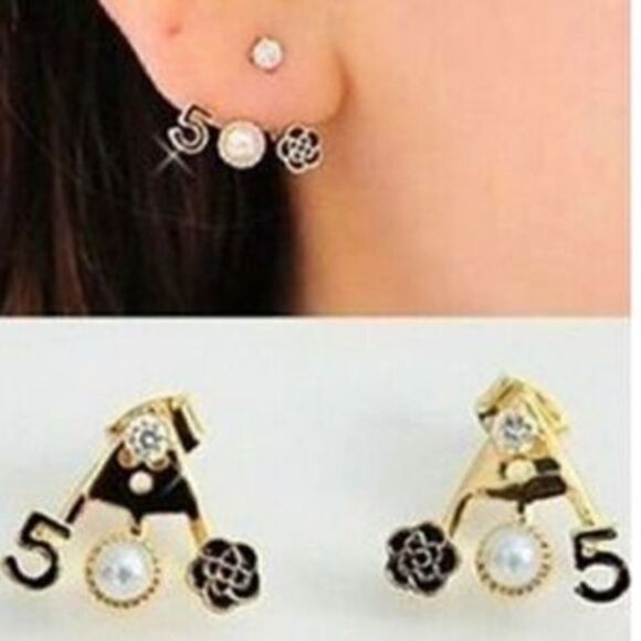 NEW!! Adorable Earrings - Picture 1 of 3